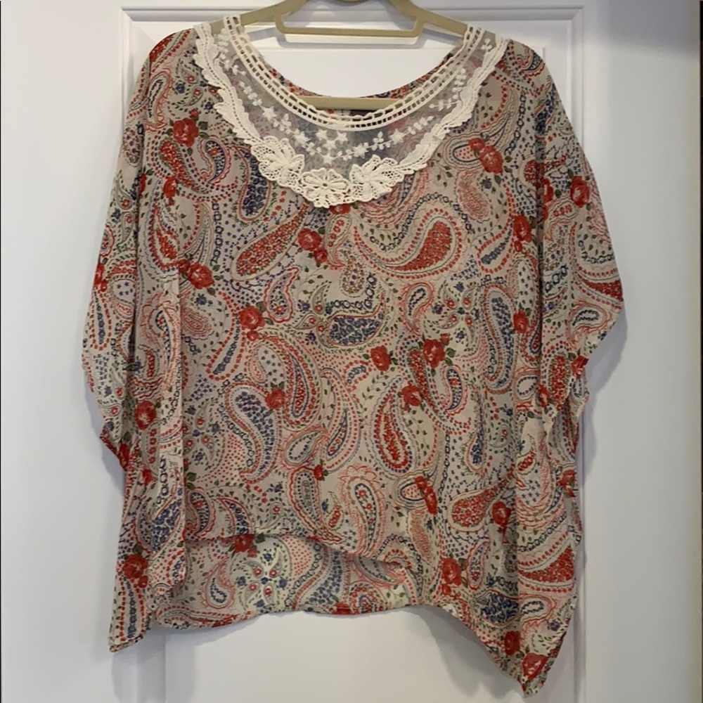Boxy scarf top with appliqué